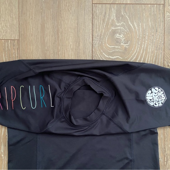 Rip Curl Rashguard (kids XL, women’s small) - Picture 4 of 6